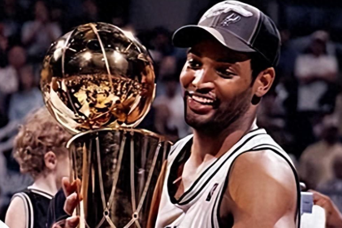 包含战术部署得当，球队在关键时刻挺身而出，获得胜利的词条