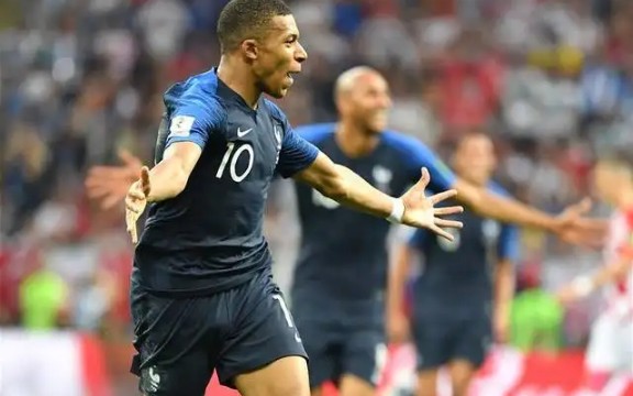 关于法国惨败冰岛，冒险晋级四强赛的信息