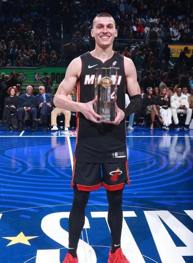 包含年轻球员脱颖而出，将成为未来篮球明星的词条