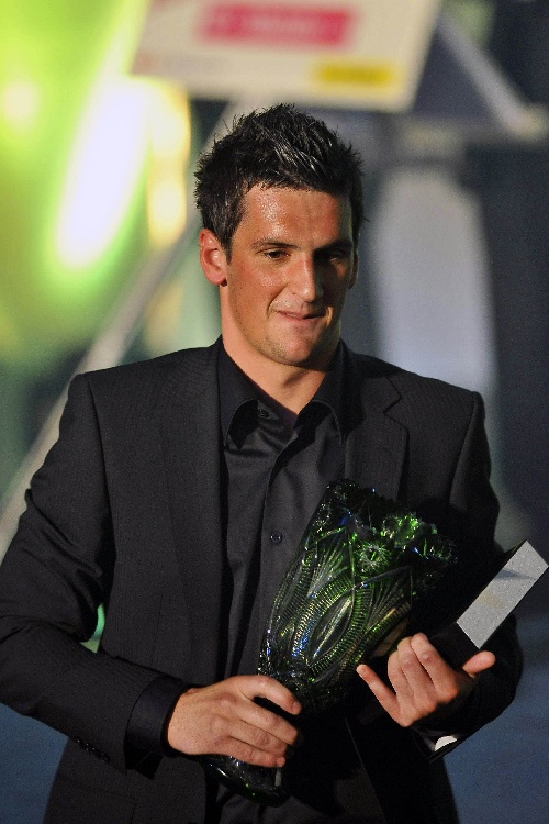 法兰克福新秀健康状况恢复：有望重回首发阵容的简单介绍