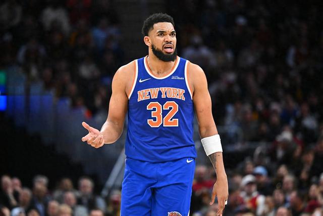 世俱杯2025-尼克斯后卫膝伤新闻称将缺席未来数场比赛的简单介绍