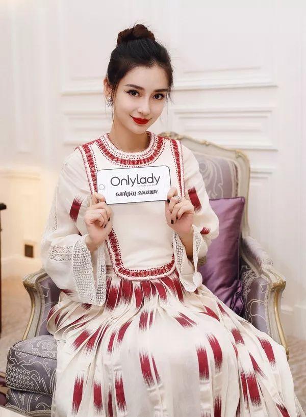 摩洛哥滑板选手风姿绰约满分夺冠