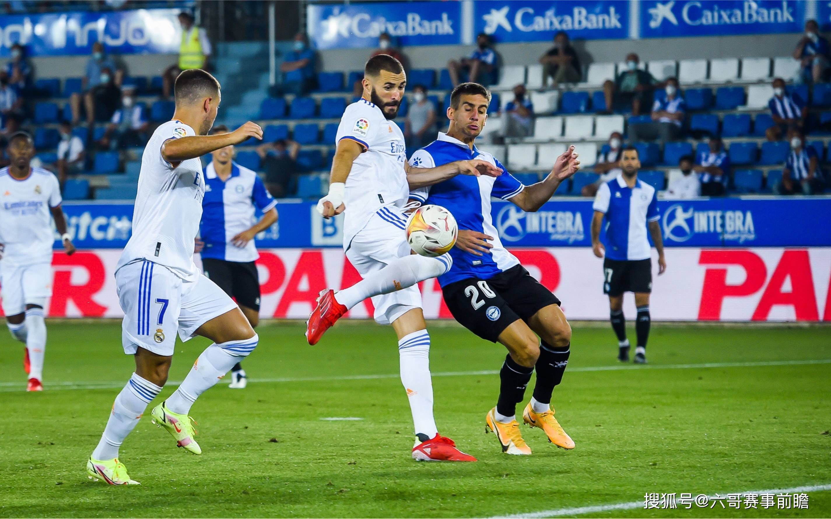 关于沙尔克取得关键胜利，将目光投向下一场比赛的信息