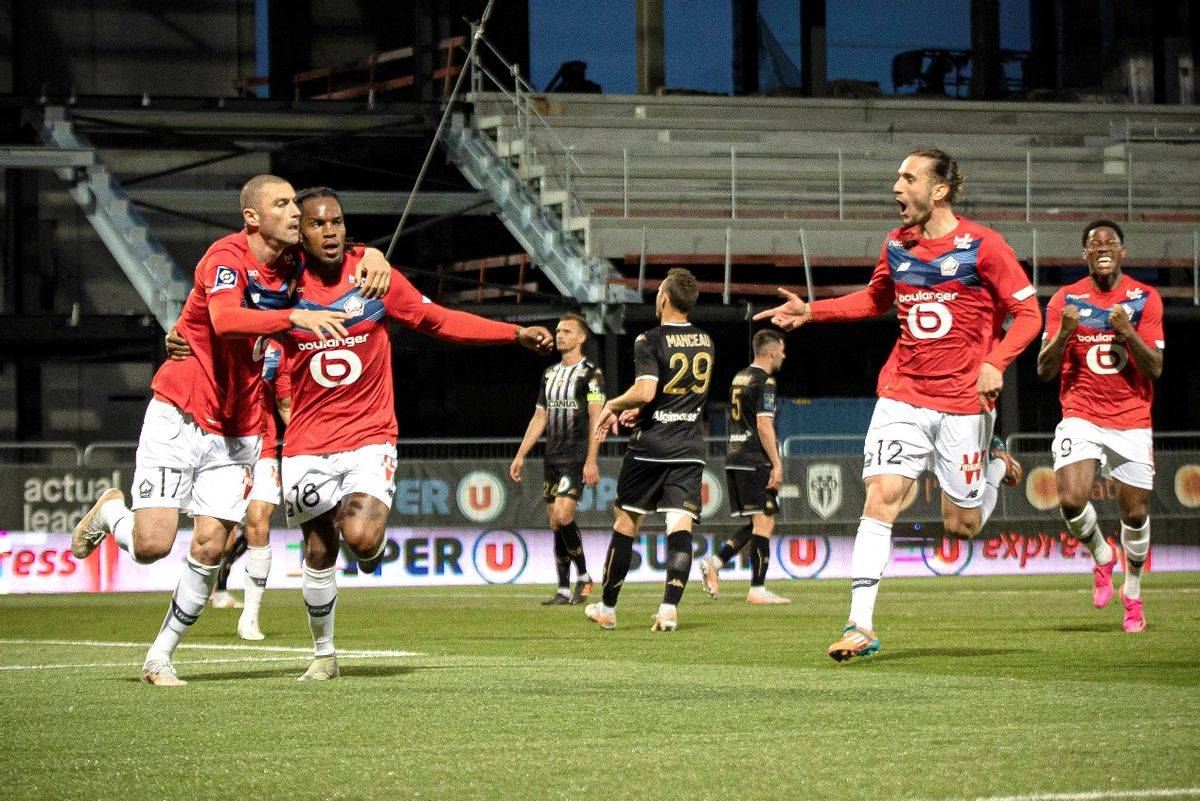 世俱杯分组-塞尔维亚队逼平瑞士，实力相当