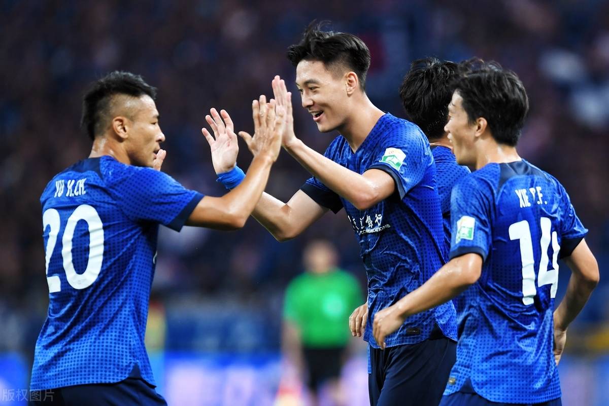 包含球队战术紧密合作，期待新赛季旗开得胜的词条