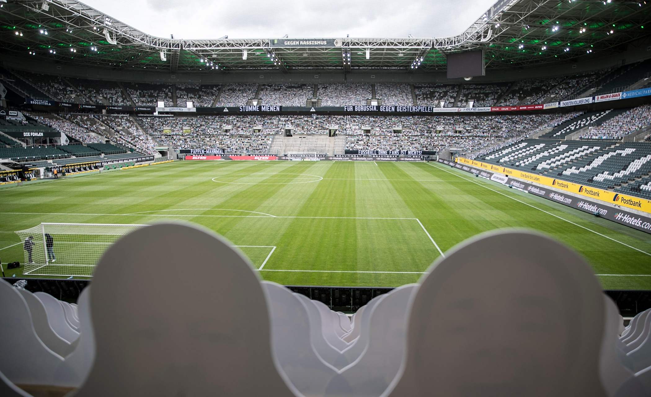 普鲁士门兴主场大胜，稳固前四位置