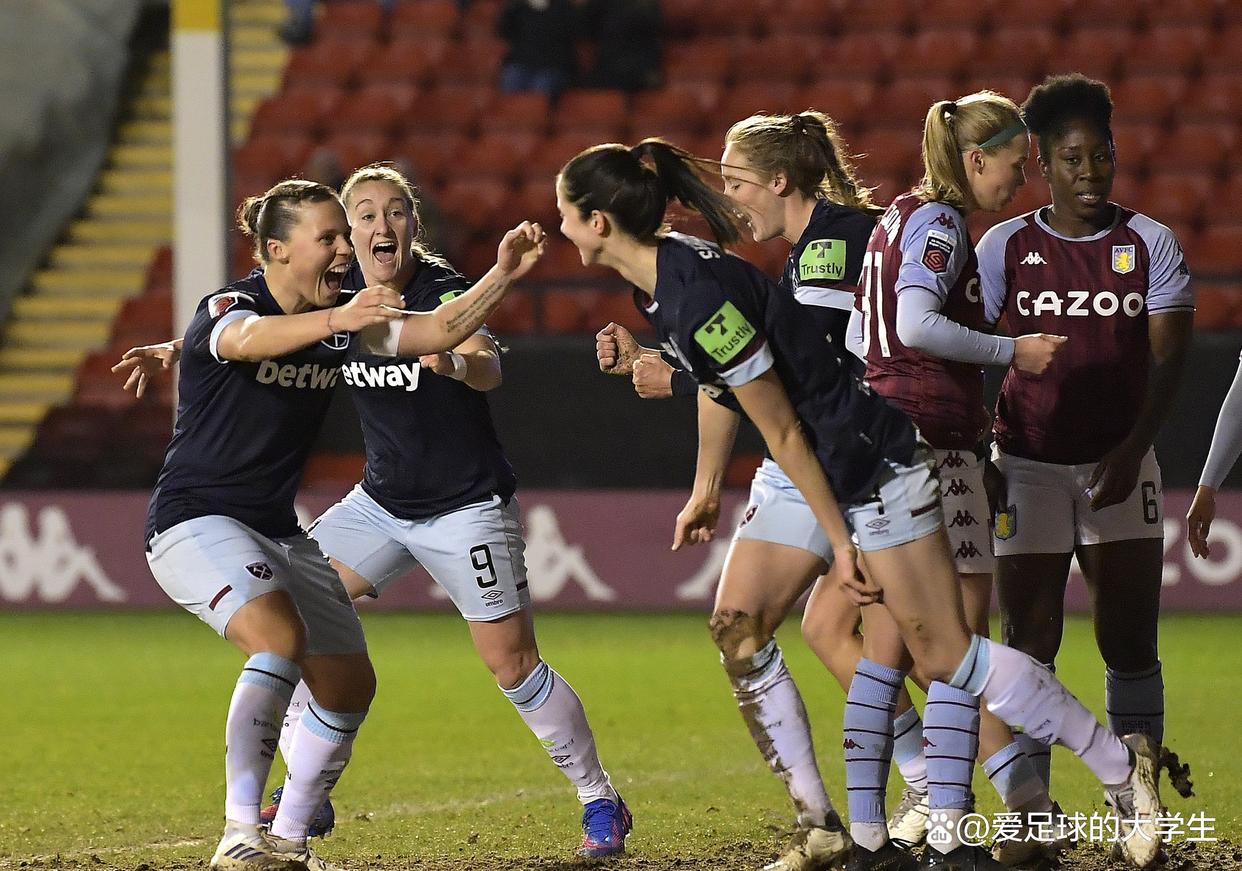 爱尔兰女足参加国际比赛，向前冲刺