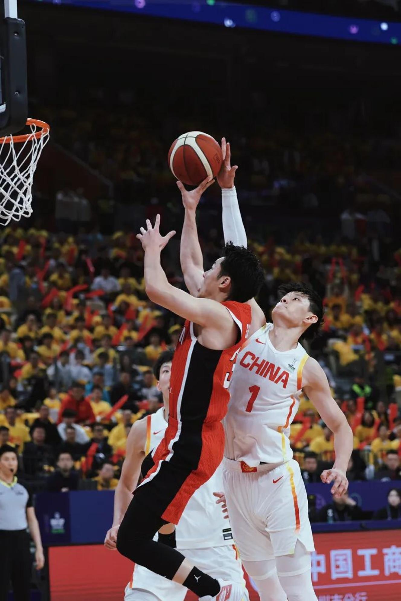 世俱杯决赛-深圳队大胜湖南男篮，一路领先赢得掌声