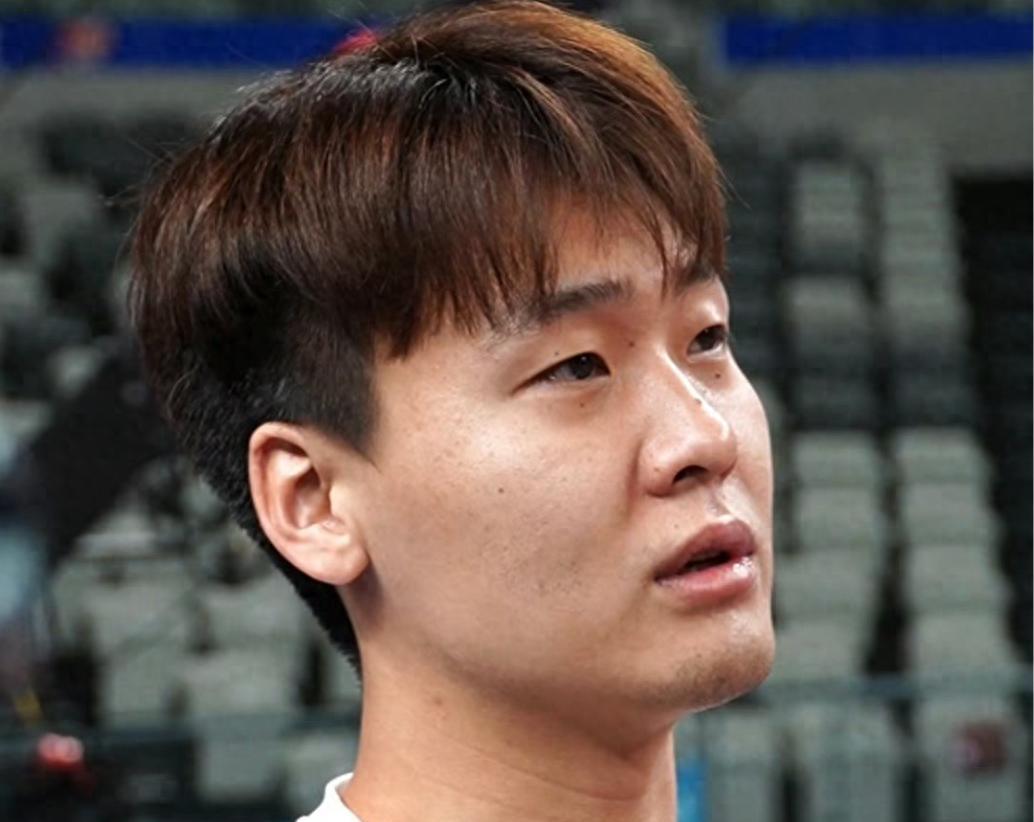 包含重伤回归球员再次闪亮，带领球队胜利收官的词条