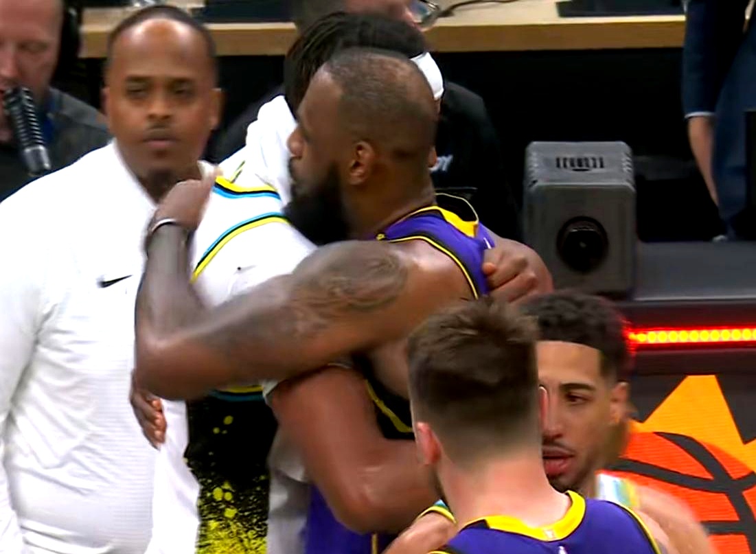 步行者队在比赛中备受瞩目，赢得胜利