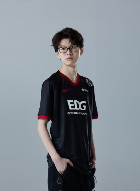 世俱杯赛程-包含DFM力克EDG，Meiko极限生还后反打宿敌对决成都决赛之夜，强势挺进下一轮的词条