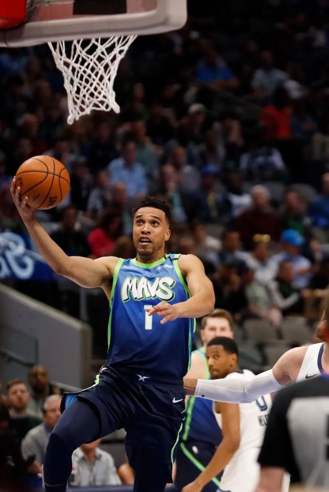 包含小牛新秀唐奇奇大放异彩，砍下生涯第一个三双的词条