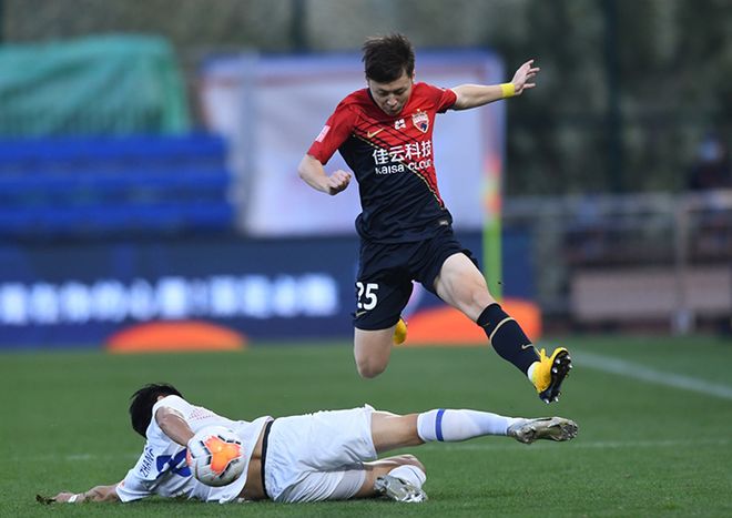 机会降临，球队手握优势以微弱优势取胜