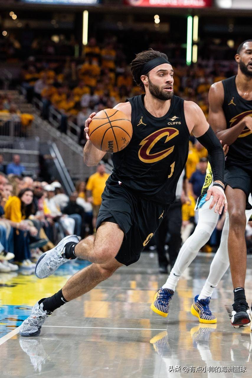 世俱杯-骑士队强势夺冠，球队精神风貌屹立不倒