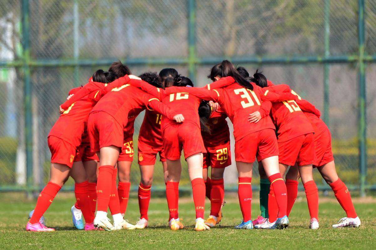 国内女足比赛中场面比分悬殊乐在其中