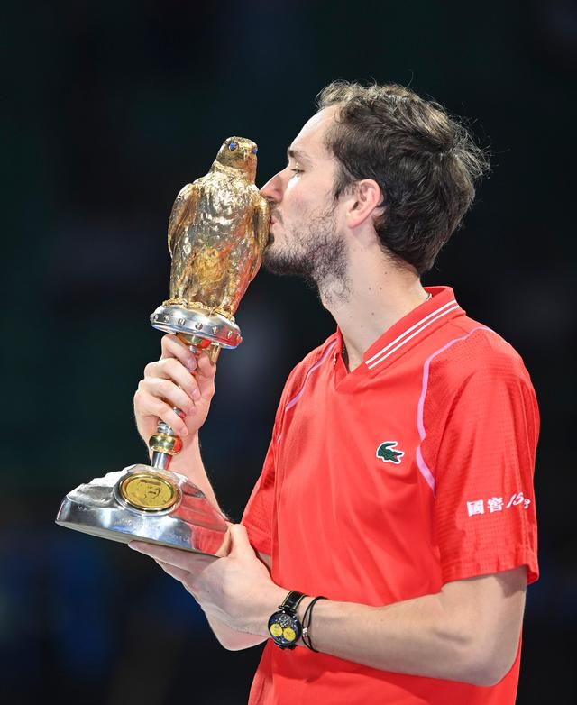世俱杯冠军-包含拉沃尔杯完胜ATP总决赛，梅德韦杰夫关键制胜的词条